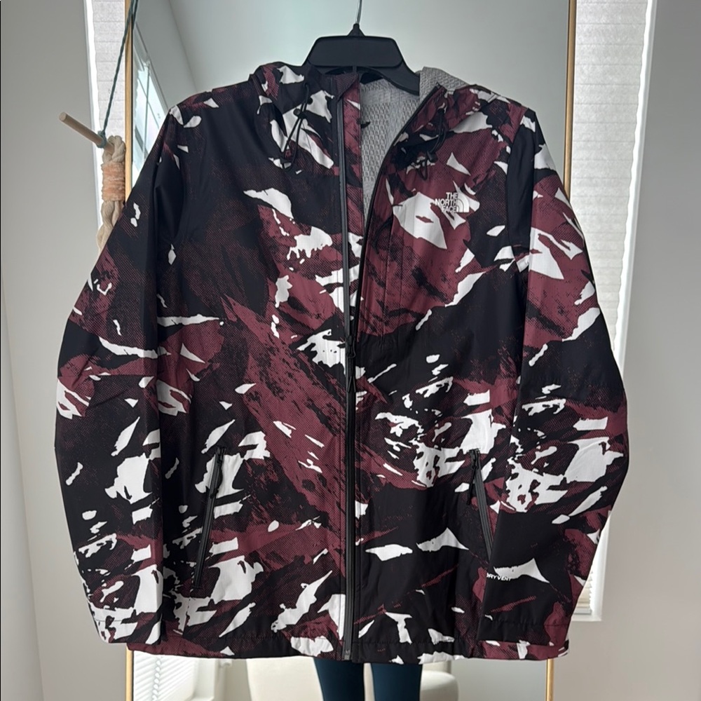 NWOT The North Face Camo Print Dry Vent Rain Coat
